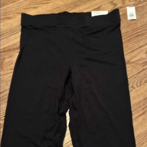 Old Navy Black Stretch Leggings - Picture 5 of 12